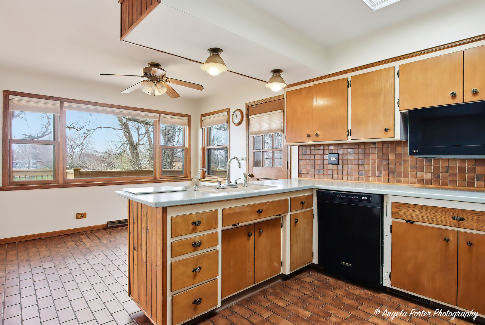 182 Riverside Island Drive, Fox Lake, IL 60020