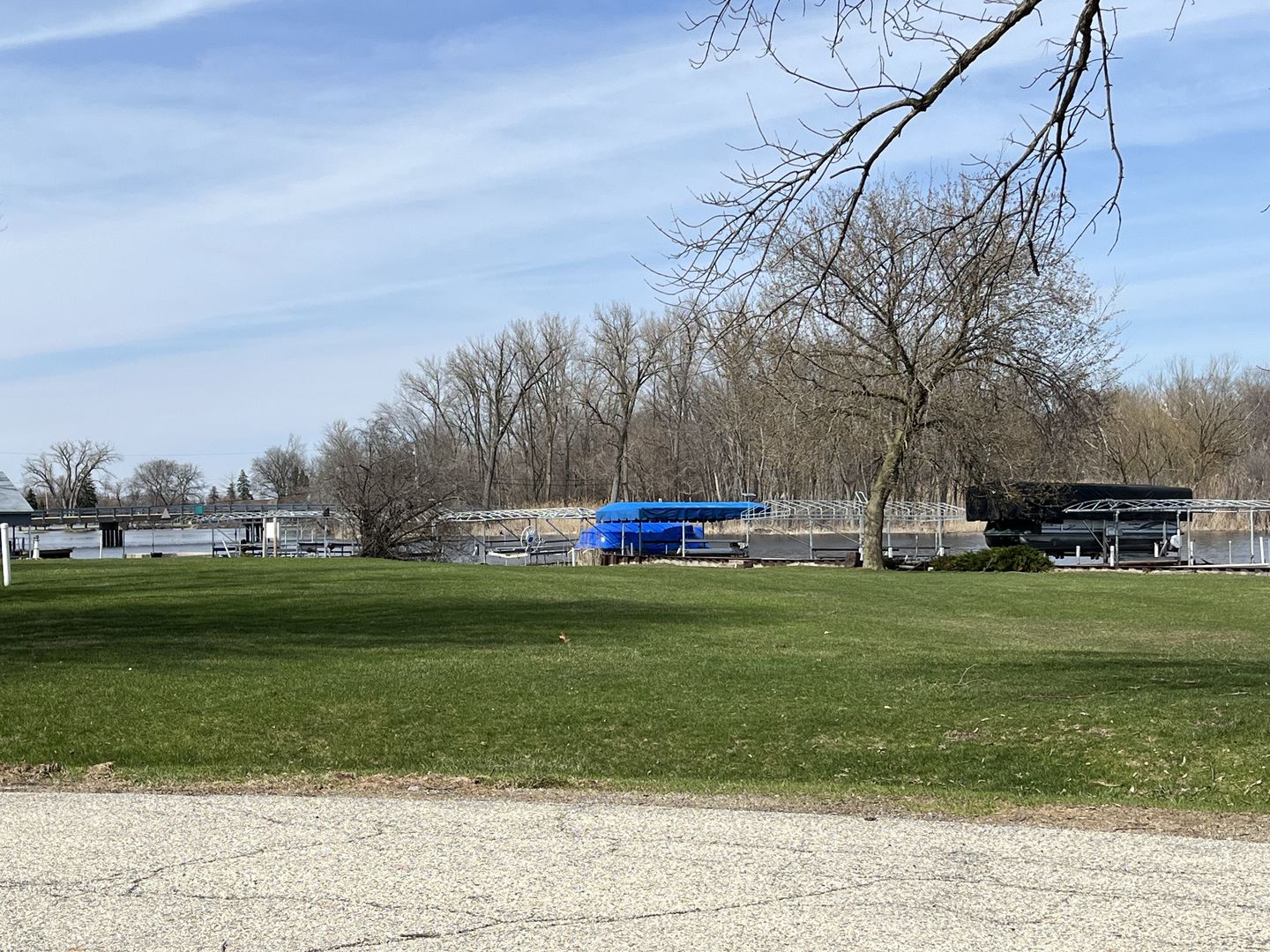 2916 N Bayview Lane, McHenry, IL 60051