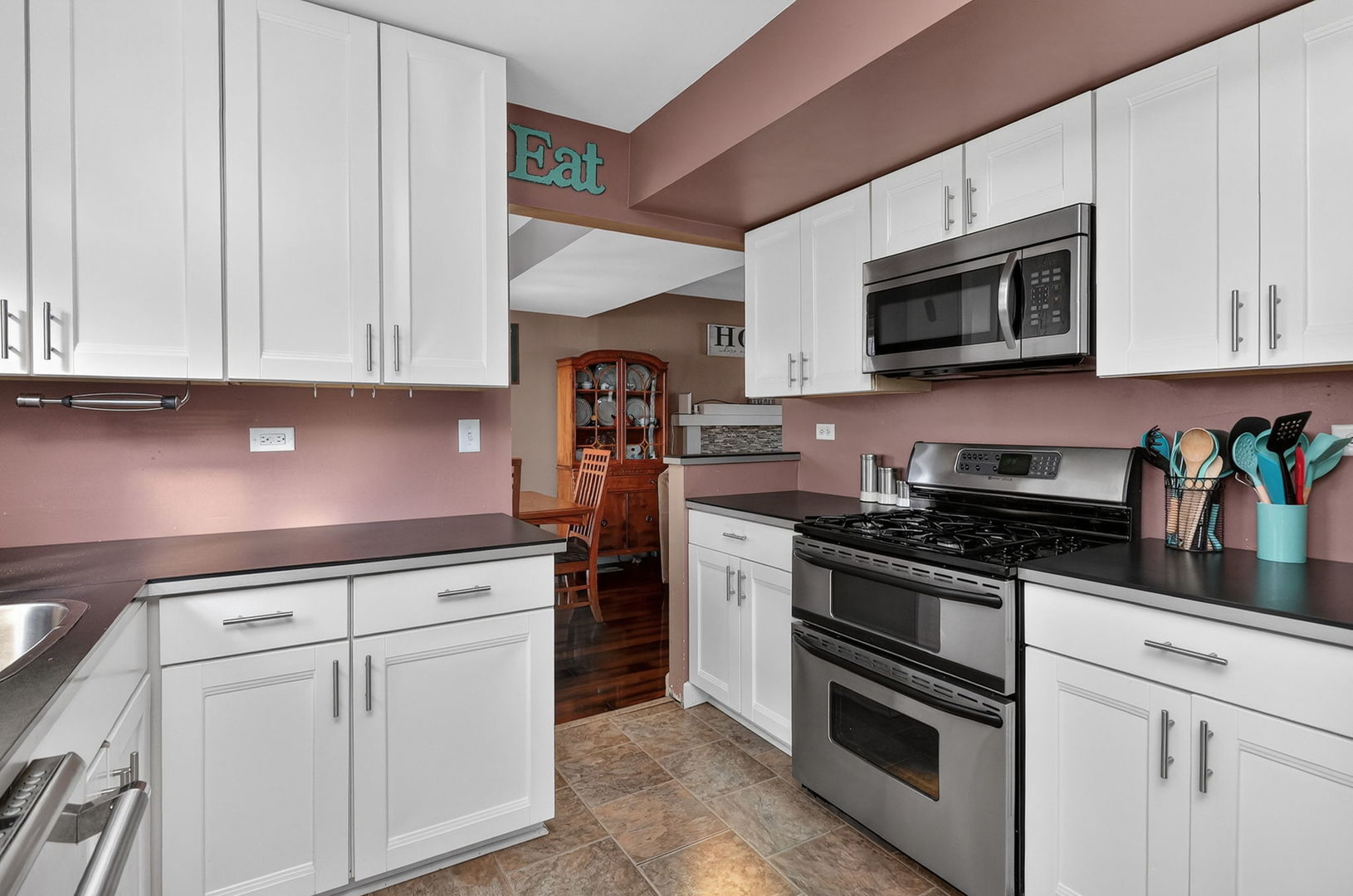 321 Lakeside Drive, Bolingbrook, IL 60440