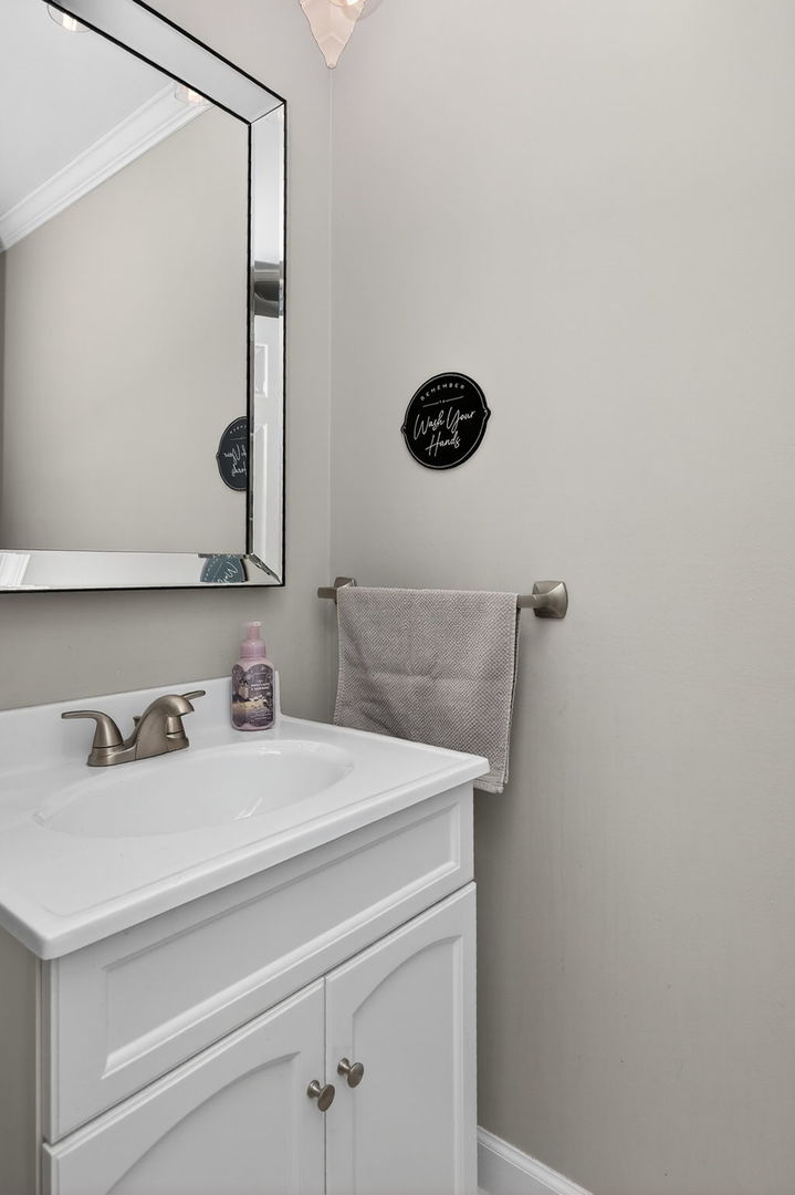 321 Lakeside Drive, Bolingbrook, IL 60440