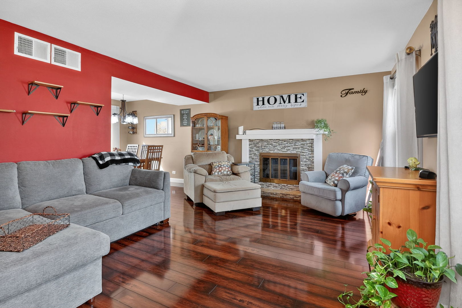 321 Lakeside Drive, Bolingbrook, IL 60440