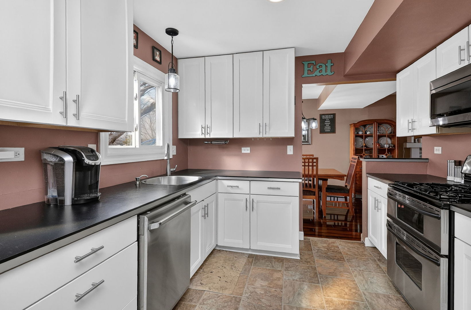 321 Lakeside Drive, Bolingbrook, IL 60440