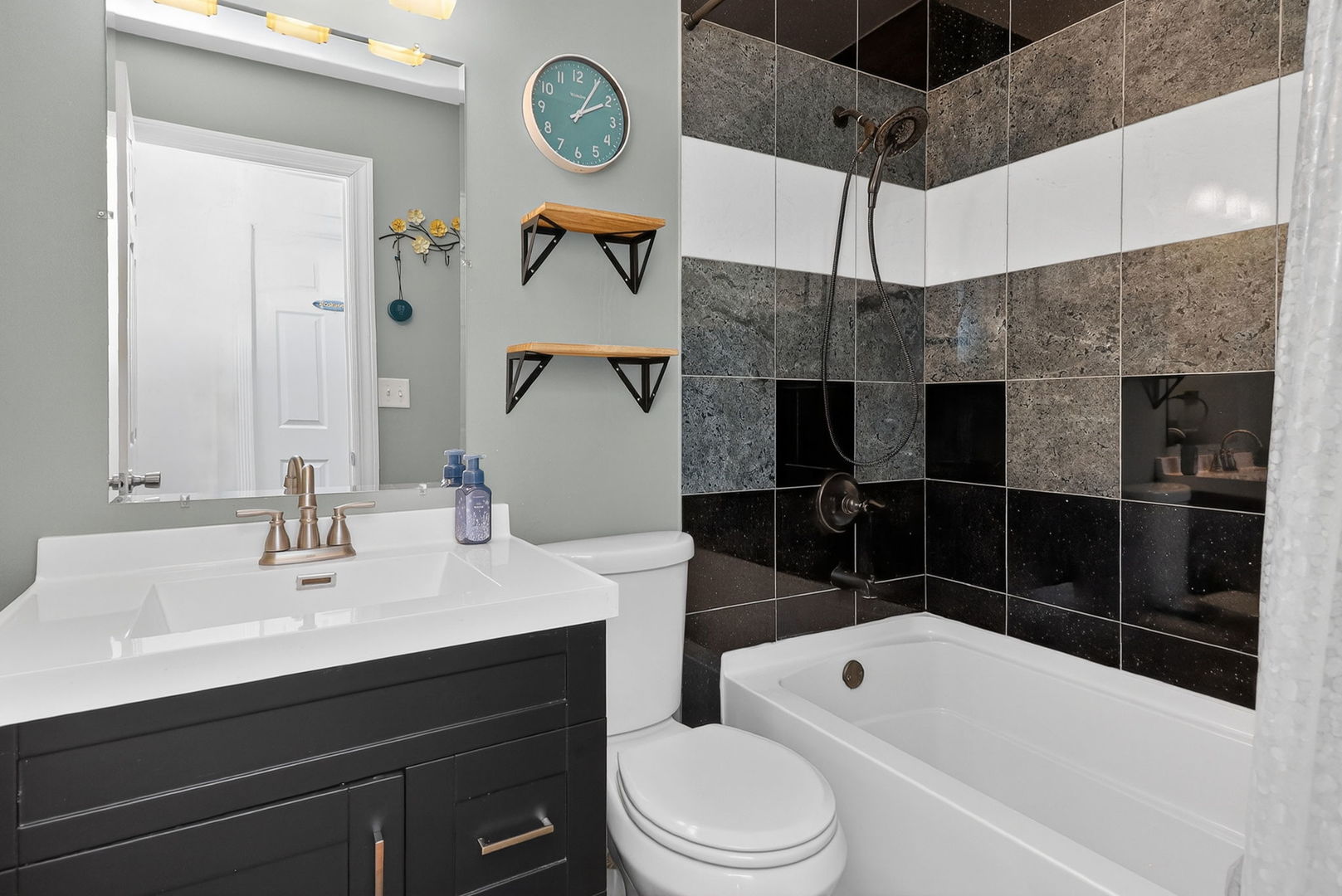 321 Lakeside Drive, Bolingbrook, IL 60440