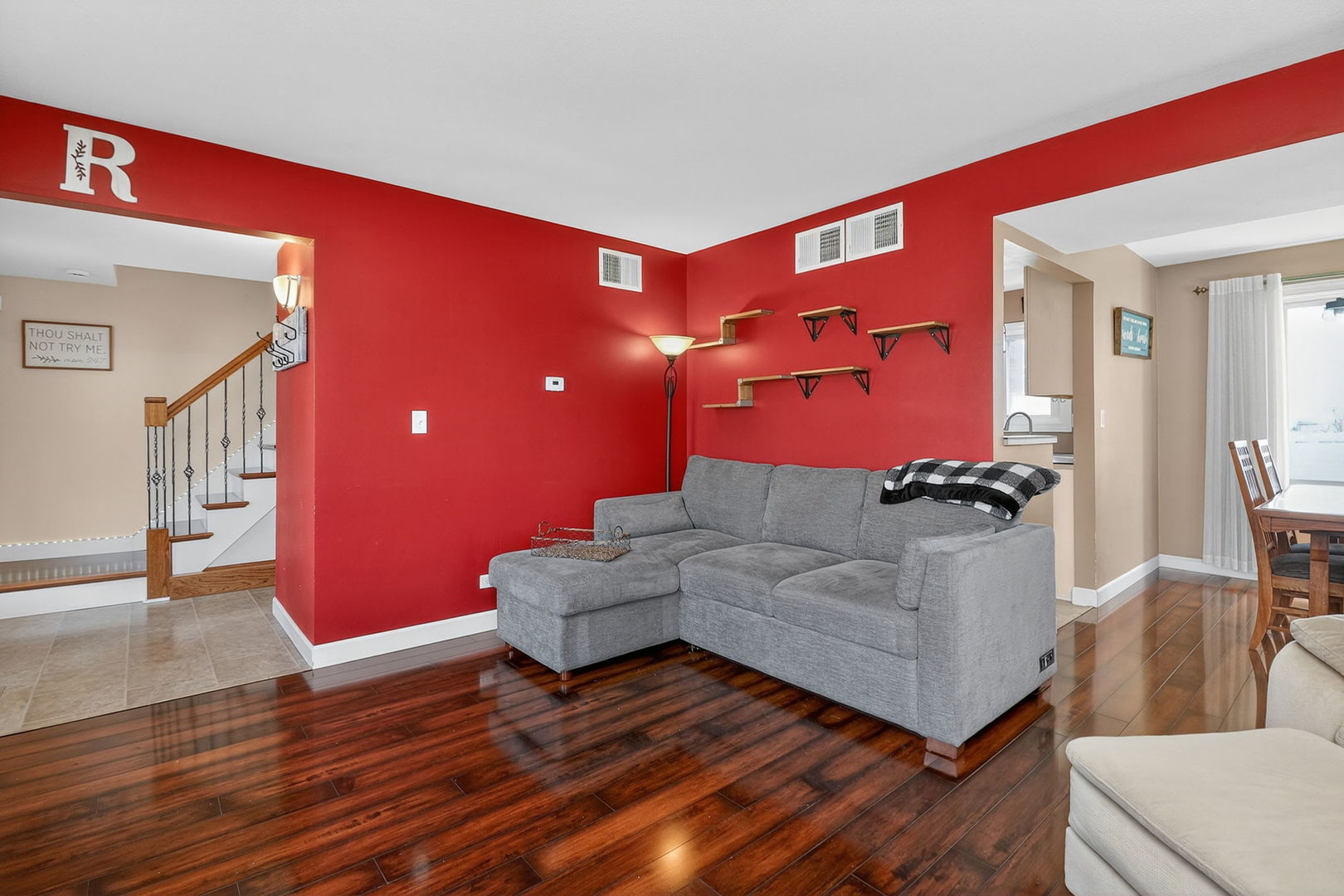 321 Lakeside Drive, Bolingbrook, IL 60440