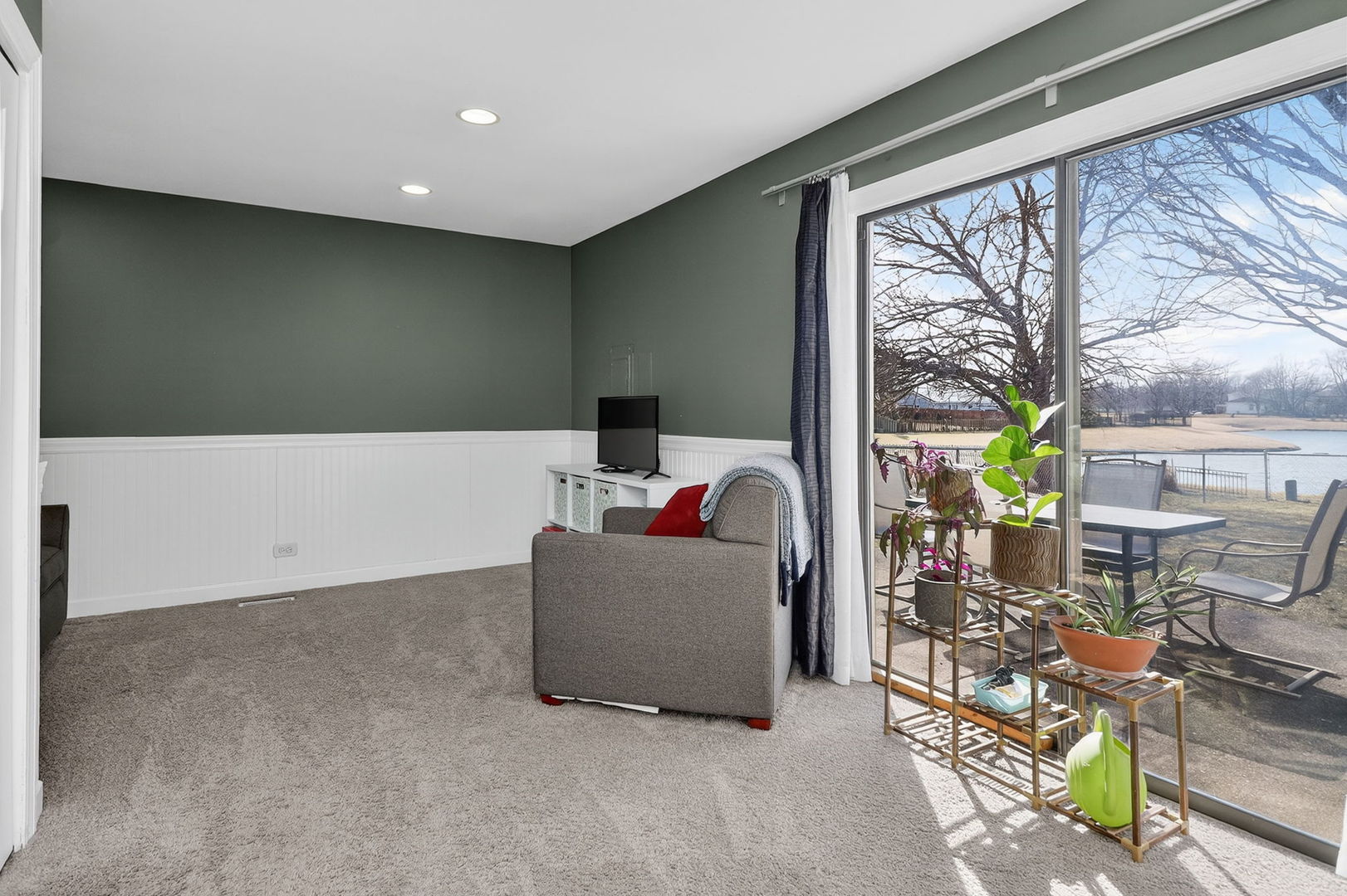 321 Lakeside Drive, Bolingbrook, IL 60440