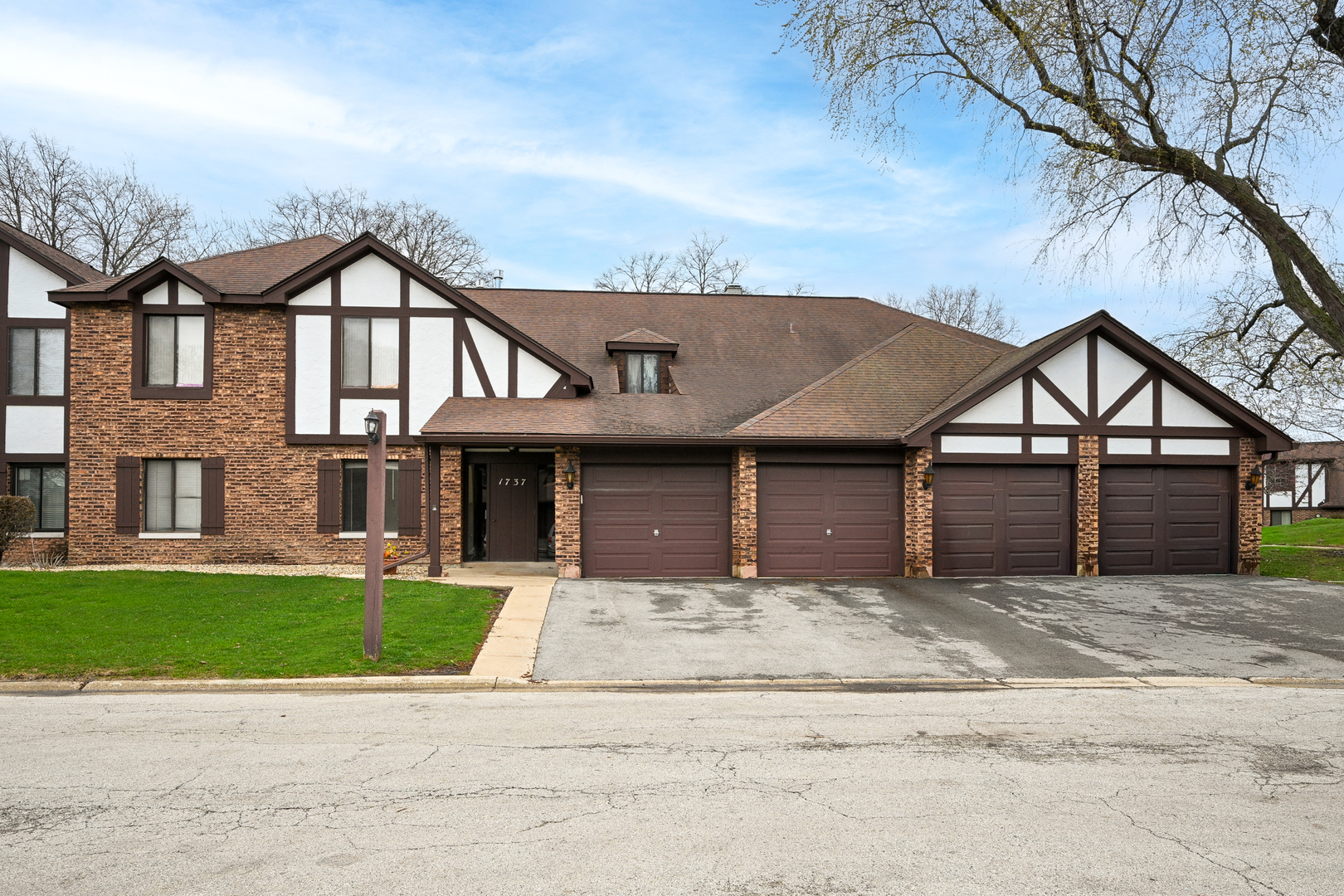 1737 Harrow Court #D, Wheaton, IL 60189