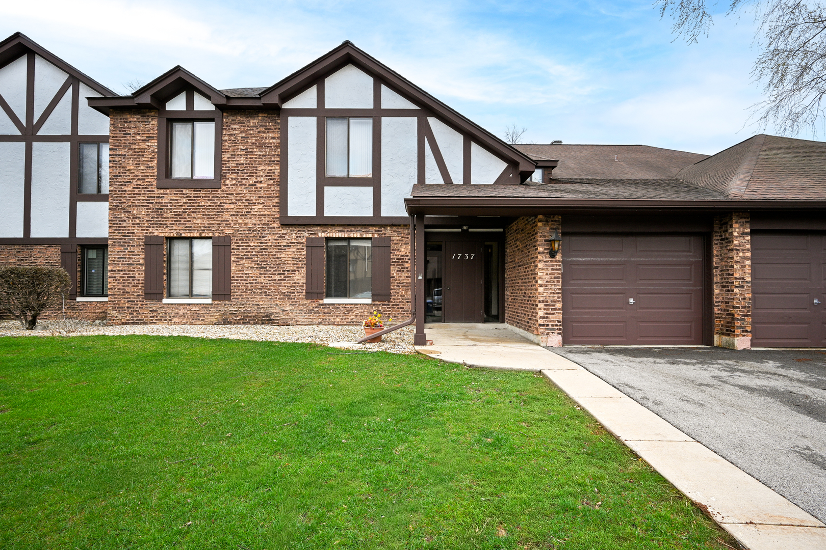 1737 Harrow Court #D, Wheaton, IL 60189