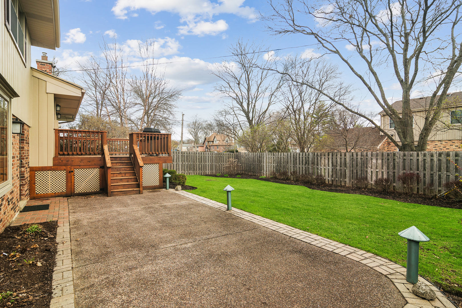 111 N Wilshire Lane, Arlington Heights, IL 60004