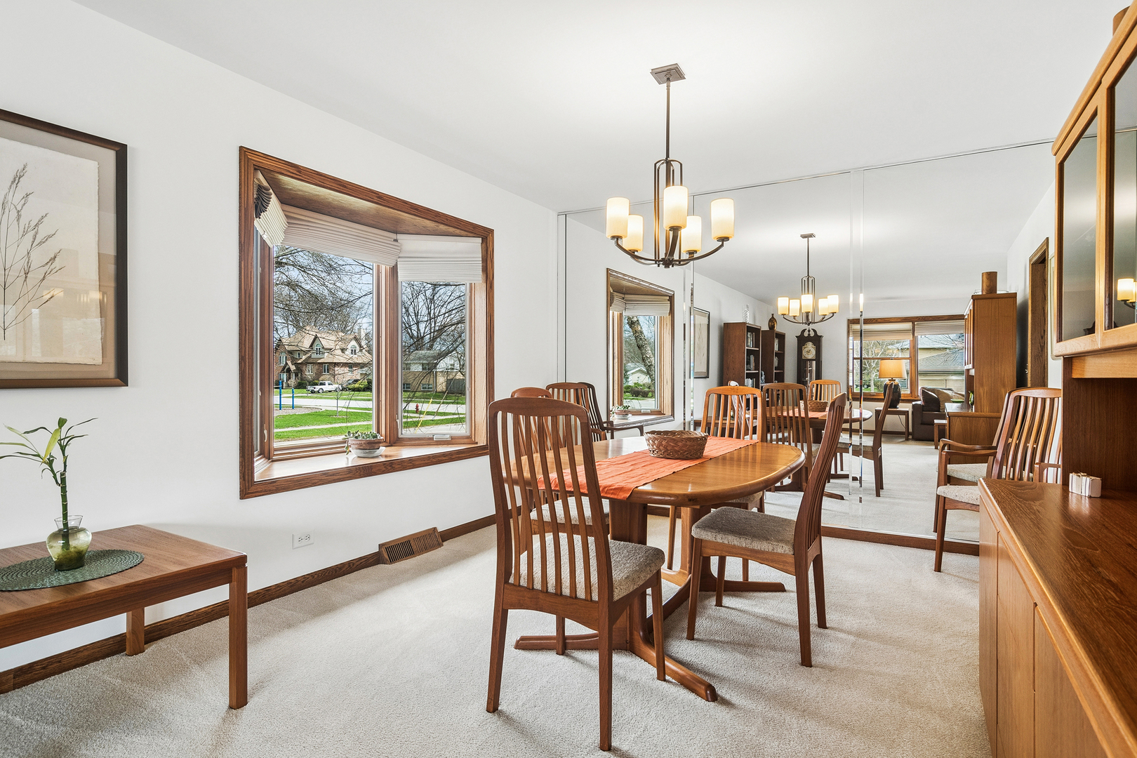 111 N Wilshire Lane, Arlington Heights, IL 60004