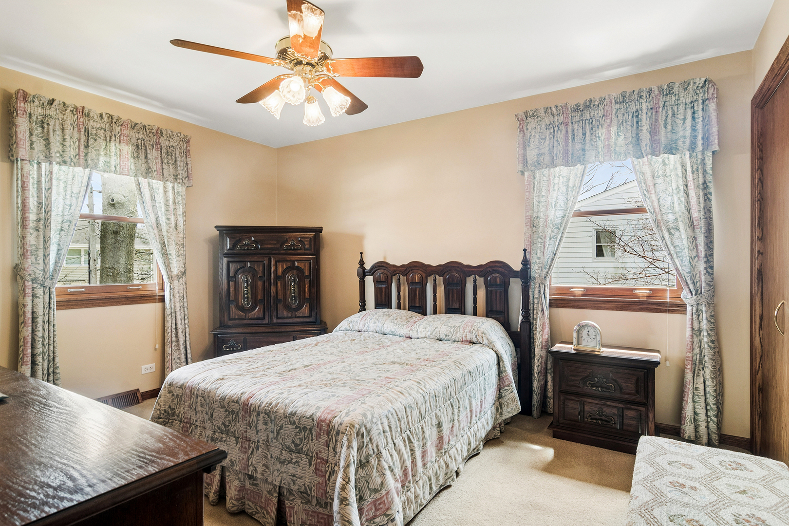 111 N Wilshire Lane, Arlington Heights, IL 60004