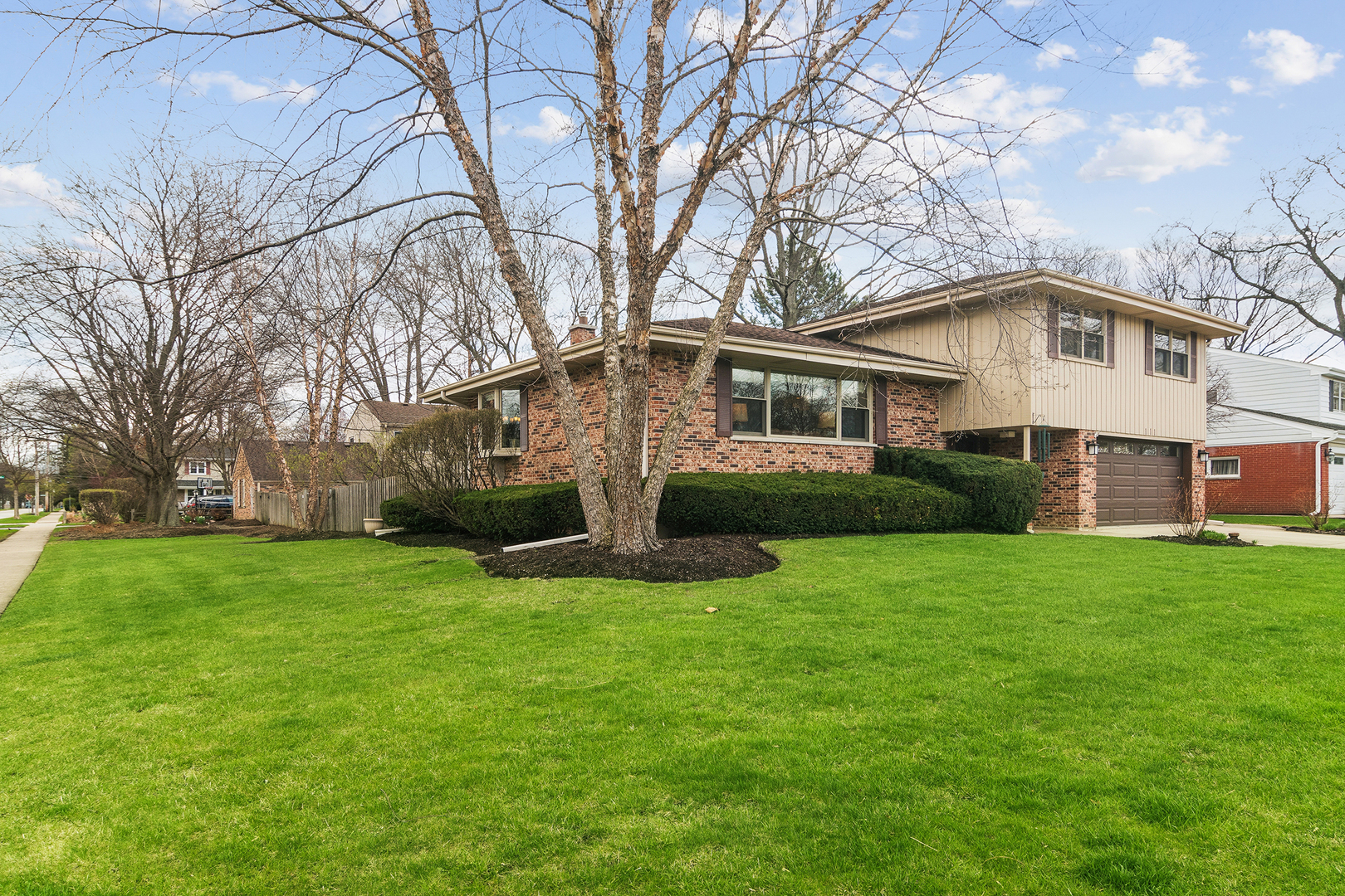 111 N Wilshire Lane, Arlington Heights, IL 60004