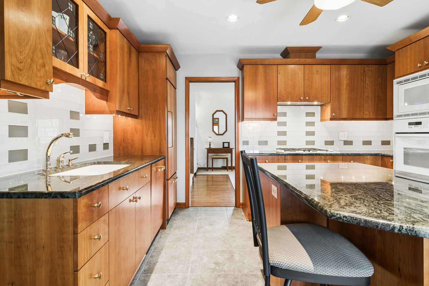 111 N Wilshire Lane, Arlington Heights, IL 60004