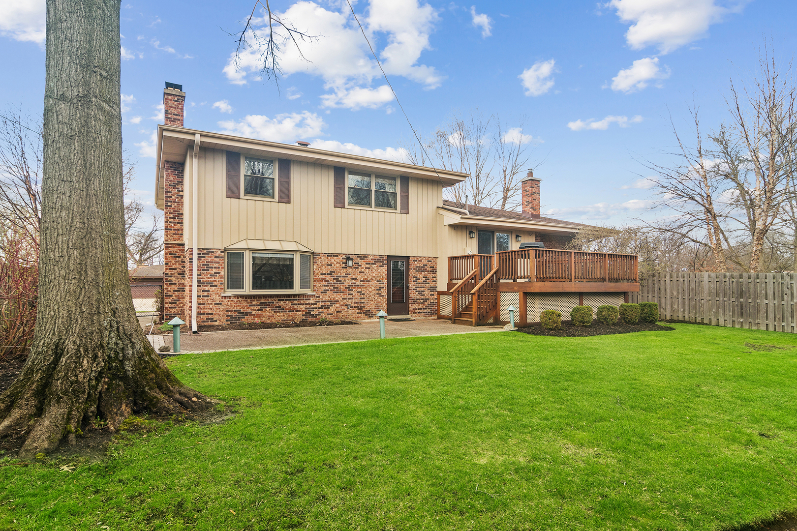 111 N Wilshire Lane, Arlington Heights, IL 60004