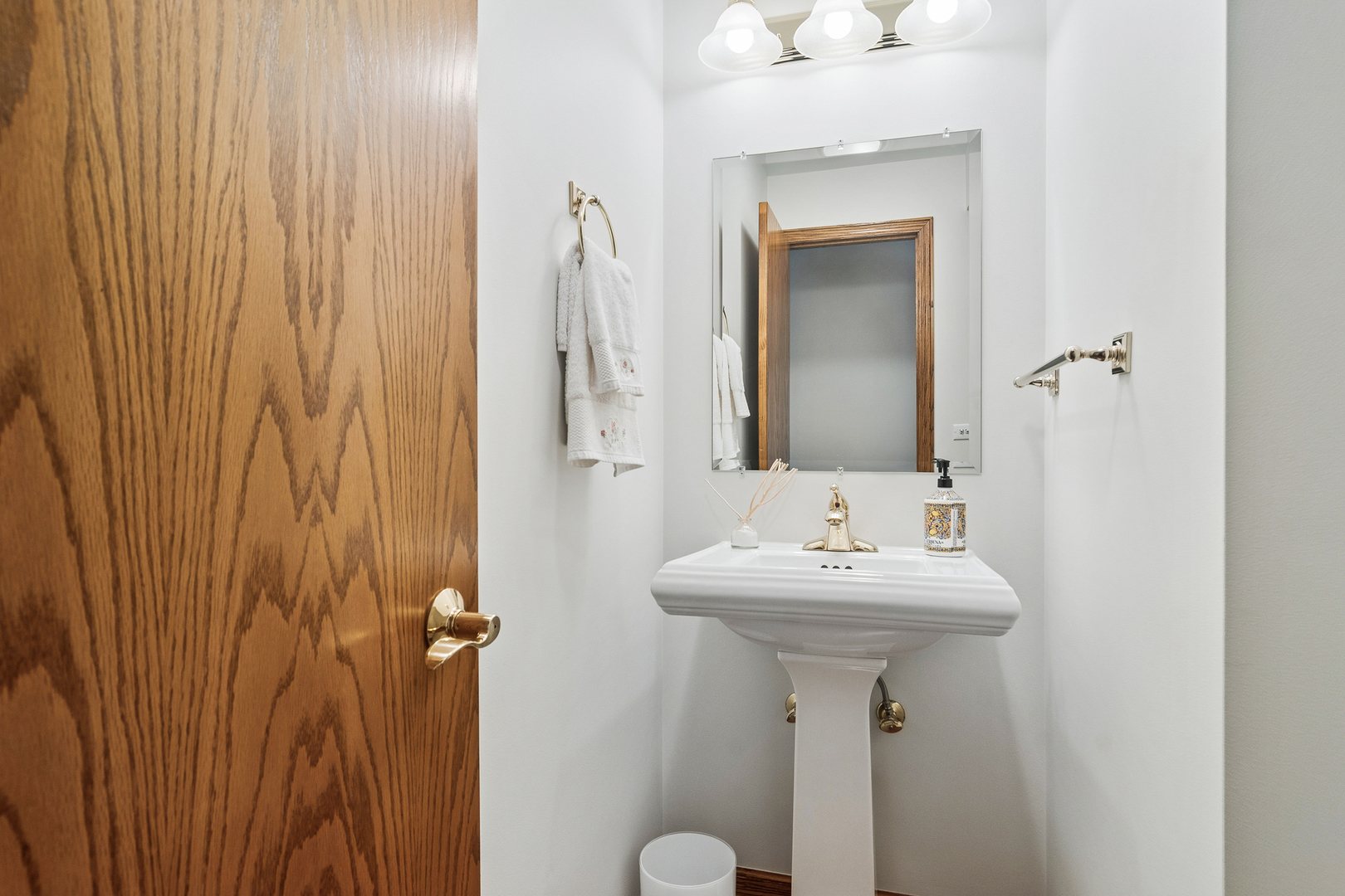 111 N Wilshire Lane, Arlington Heights, IL 60004