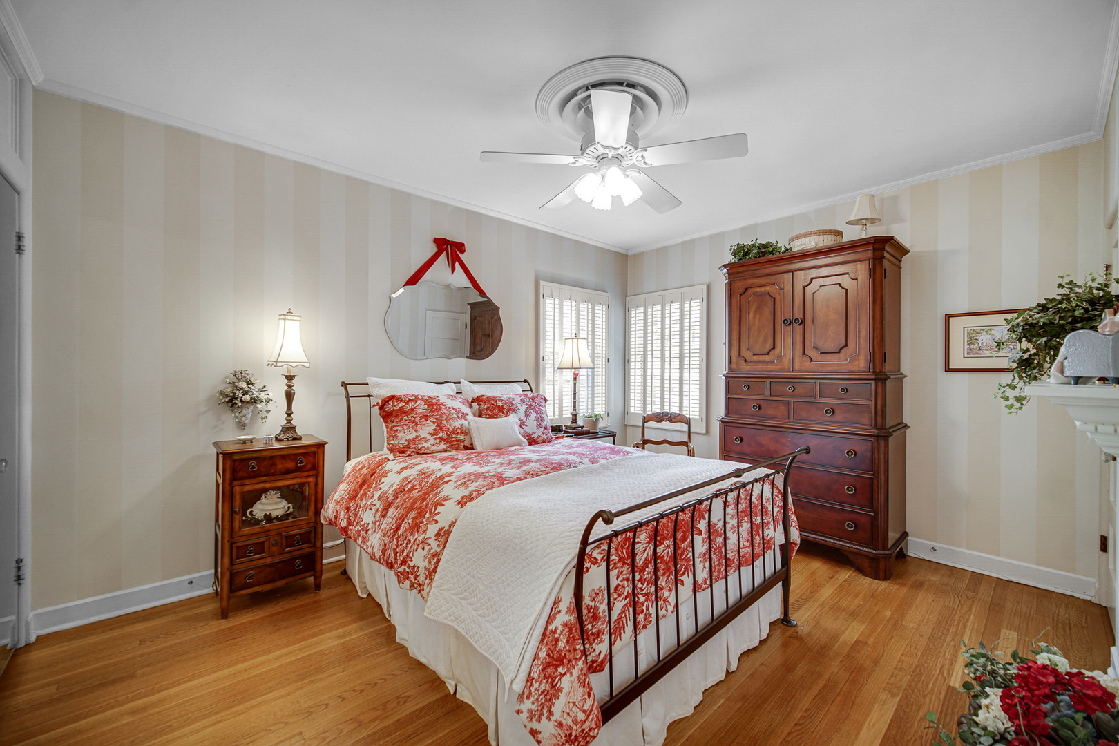 403 W Shabonee Trail, Mount Prospect, IL 60056