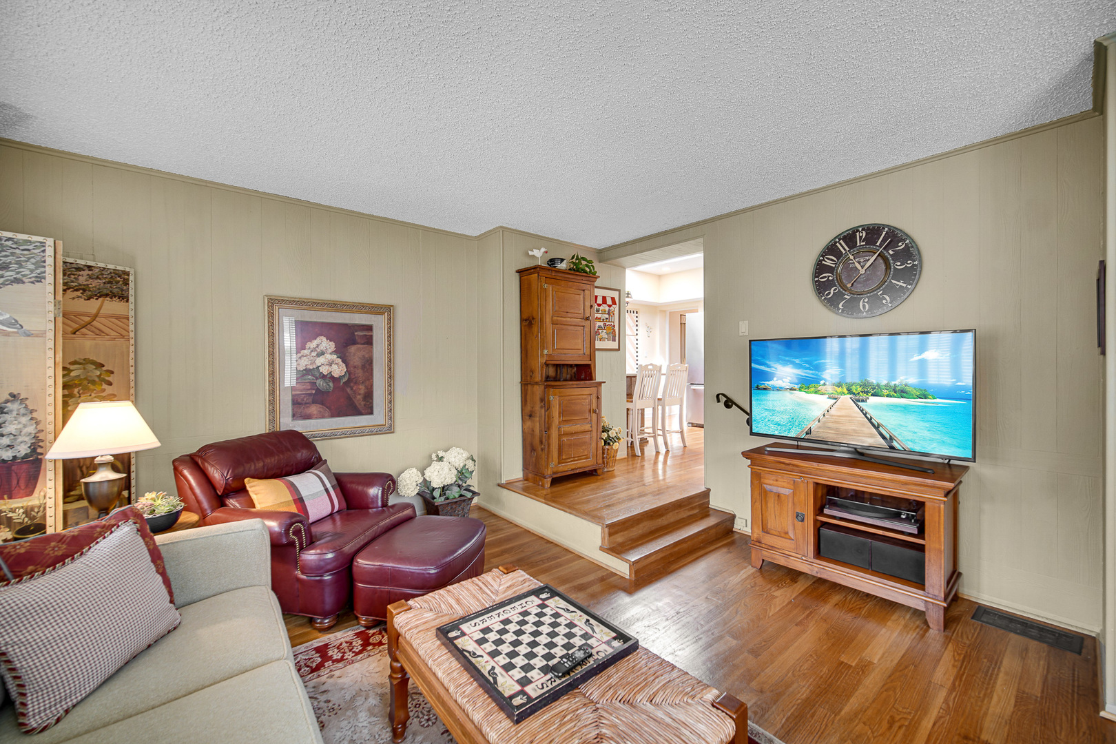 403 W Shabonee Trail, Mount Prospect, IL 60056