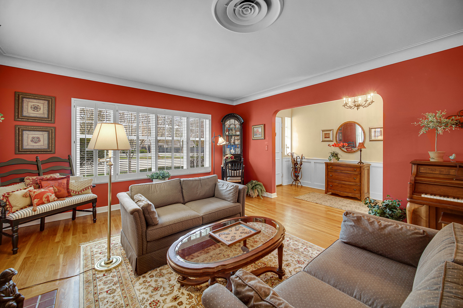 403 W Shabonee Trail, Mount Prospect, IL 60056