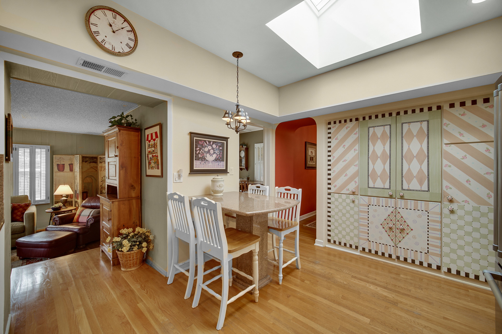 403 W Shabonee Trail, Mount Prospect, IL 60056