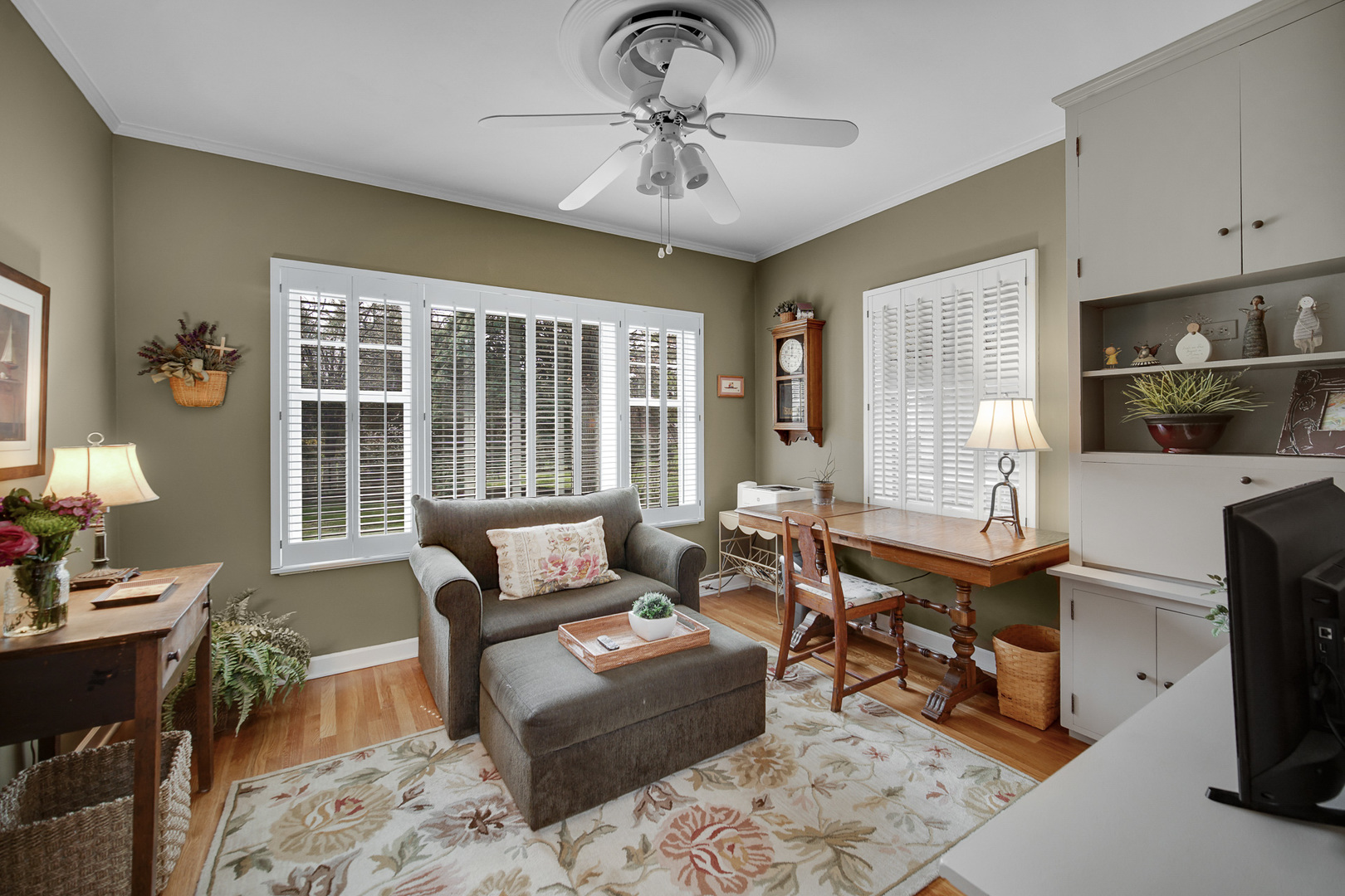 403 W Shabonee Trail, Mount Prospect, IL 60056