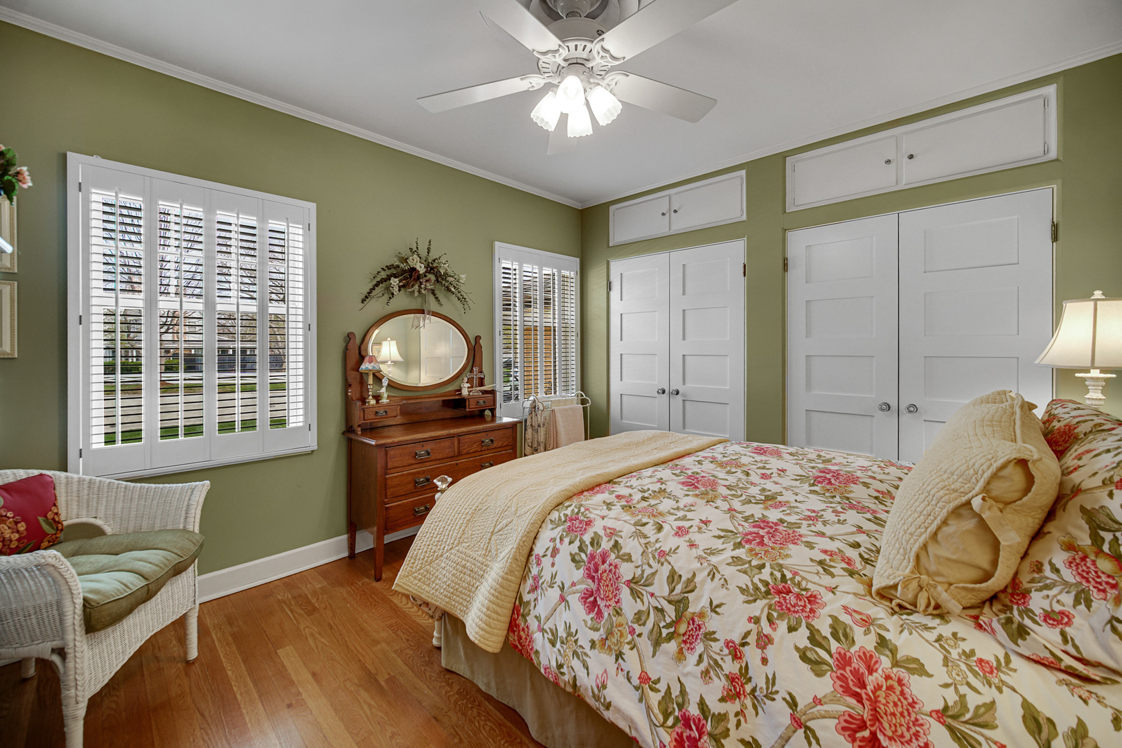 403 W Shabonee Trail, Mount Prospect, IL 60056