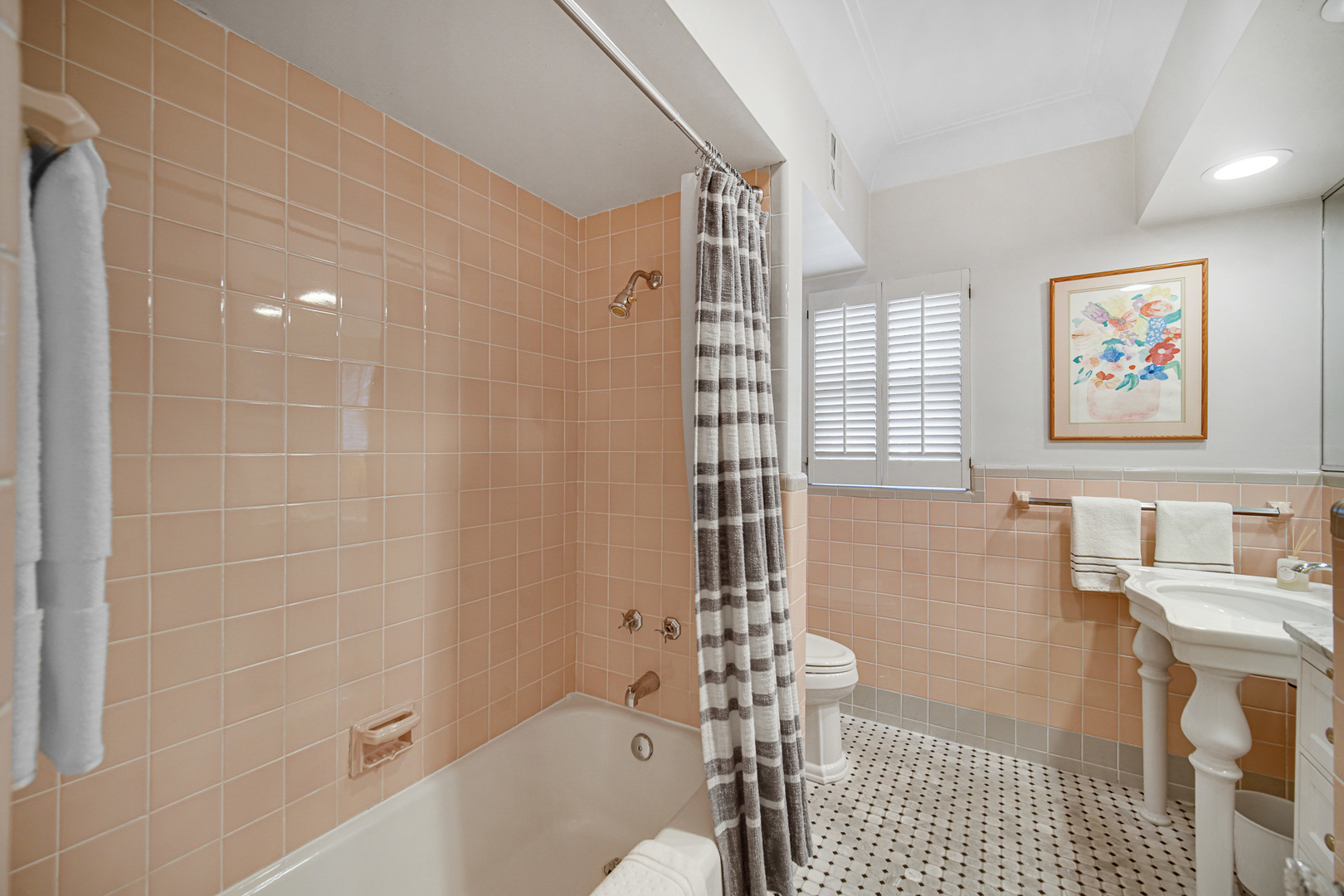 403 W Shabonee Trail, Mount Prospect, IL 60056