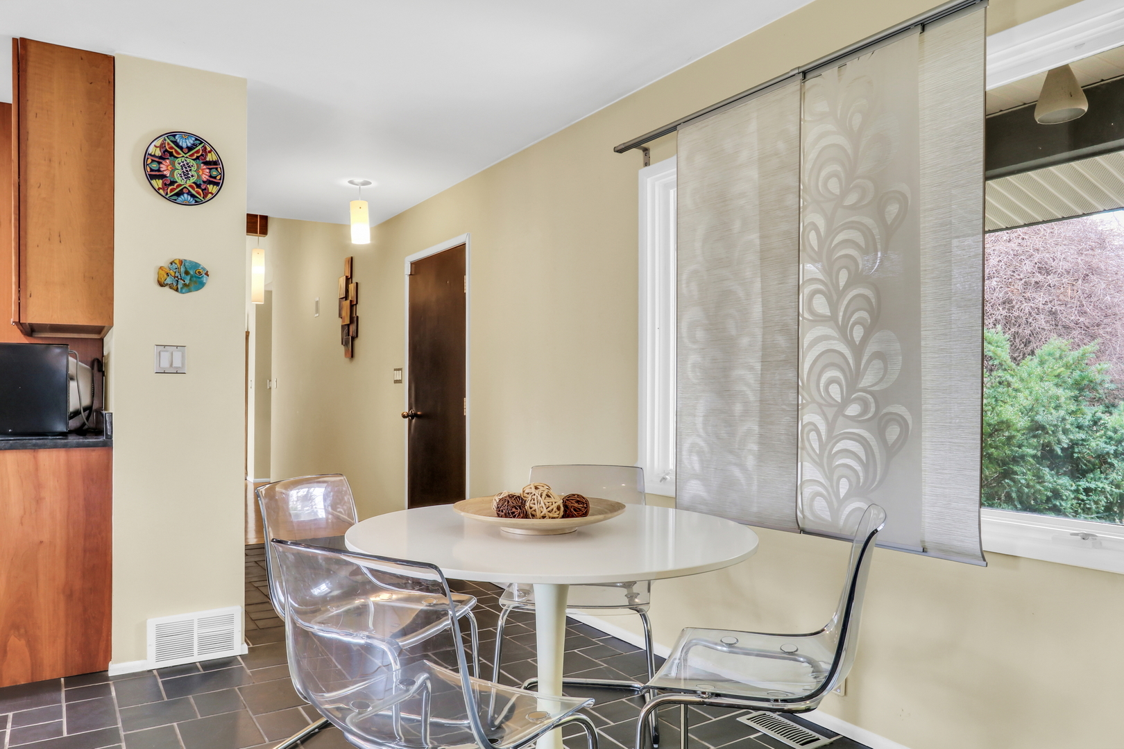 Green Oaks, IL 60048