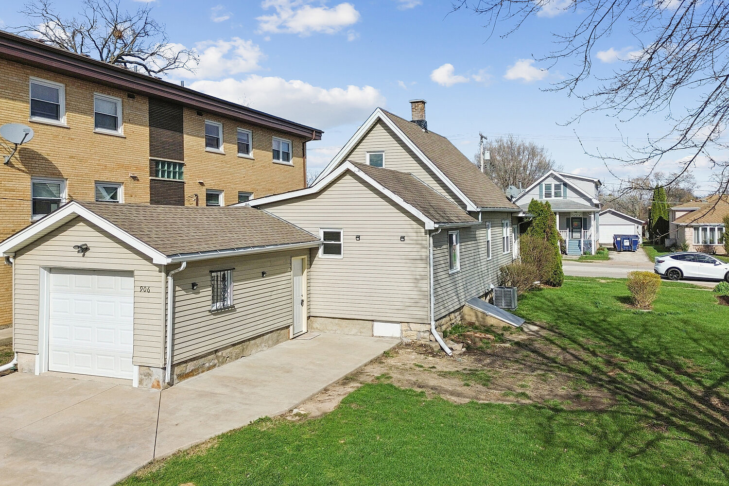 906 State Street, Lemont, IL 60439