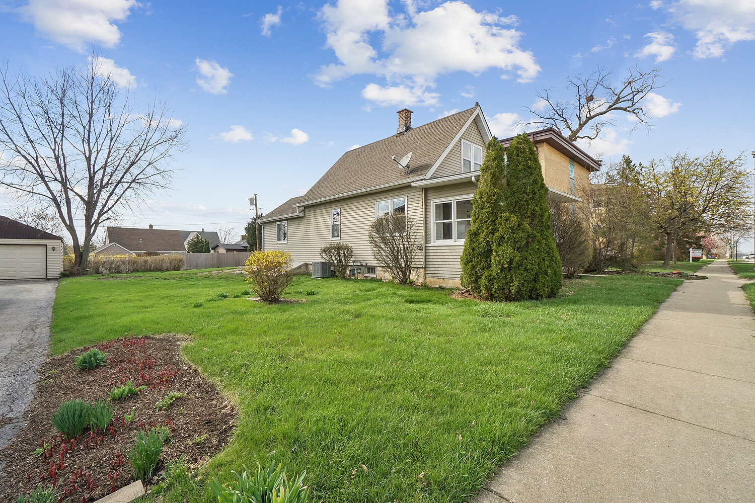 906 State Street, Lemont, IL 60439