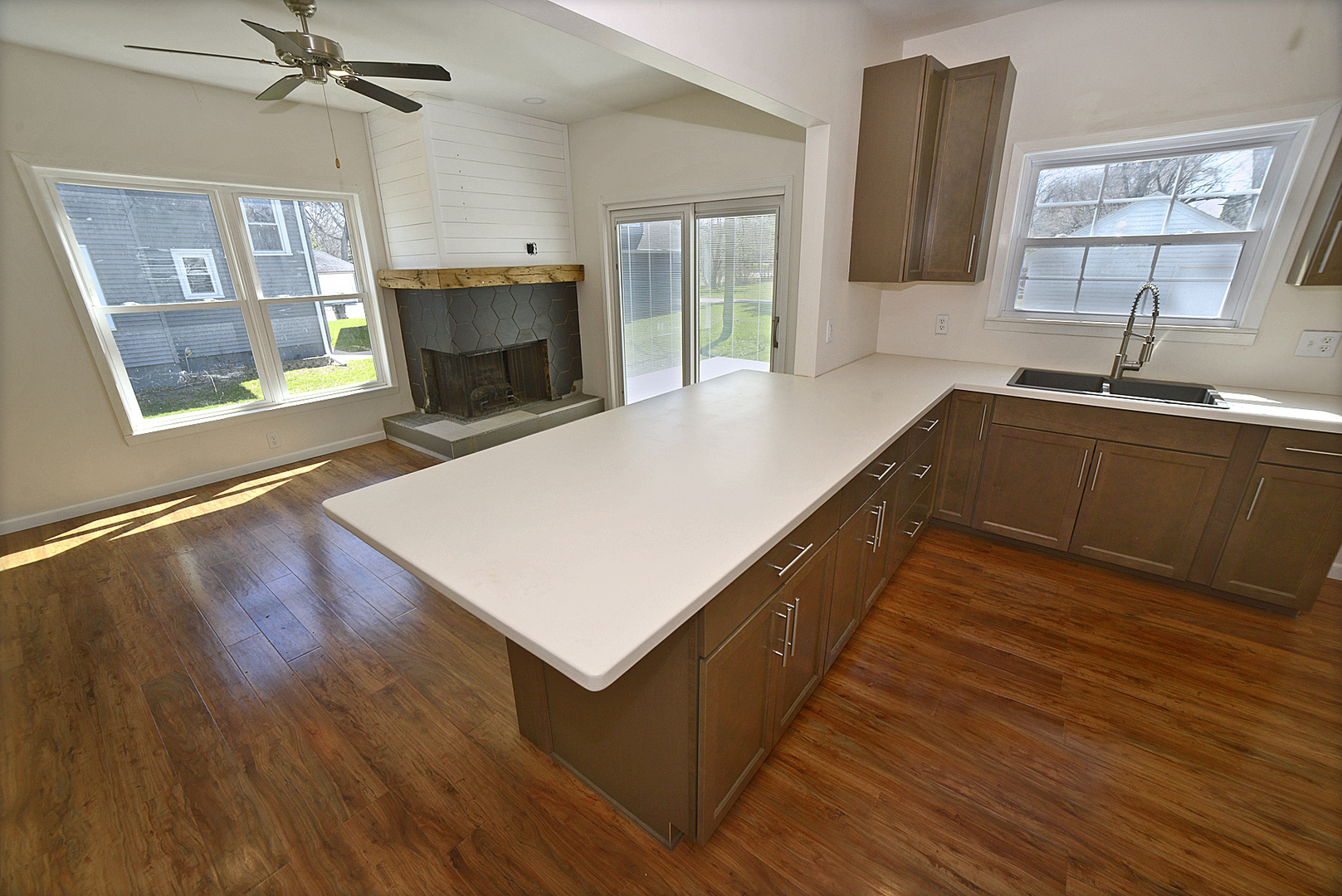 905 E Center Street, Ottawa, IL 61350