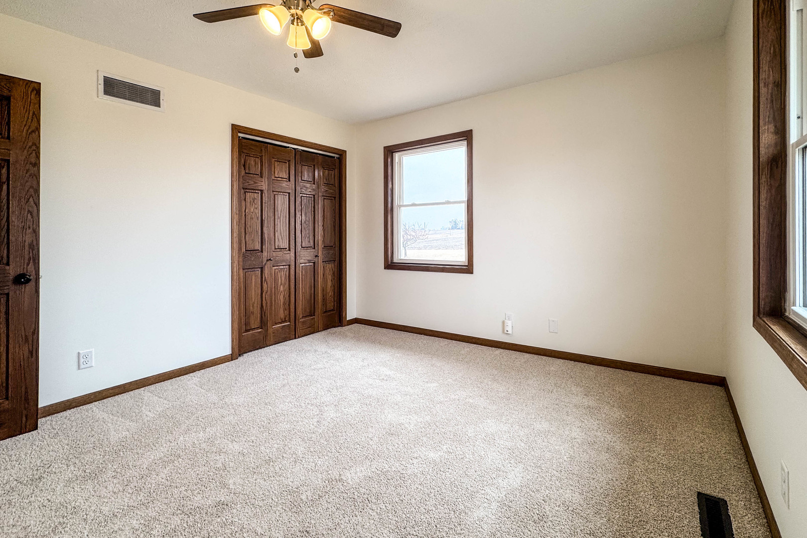 13015 E 2200 N Road, Hudson, IL 61748