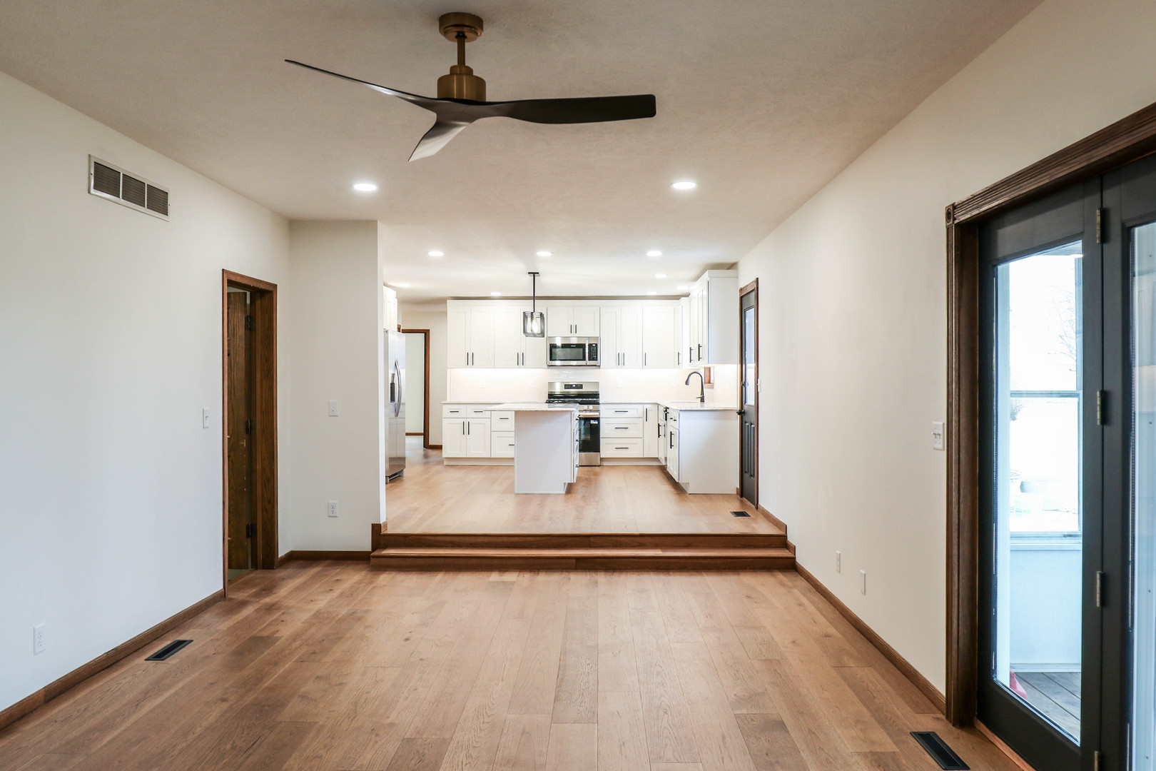 13015 E 2200 N Road, Hudson, IL 61748