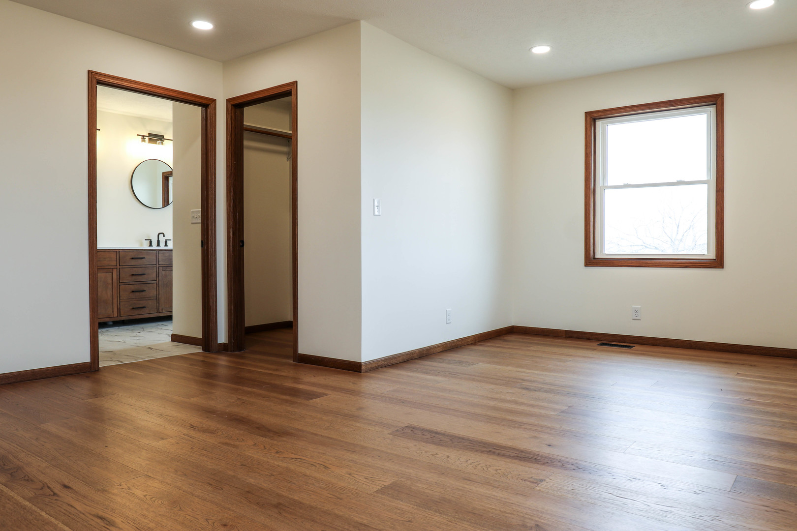 13015 E 2200 N Road, Hudson, IL 61748