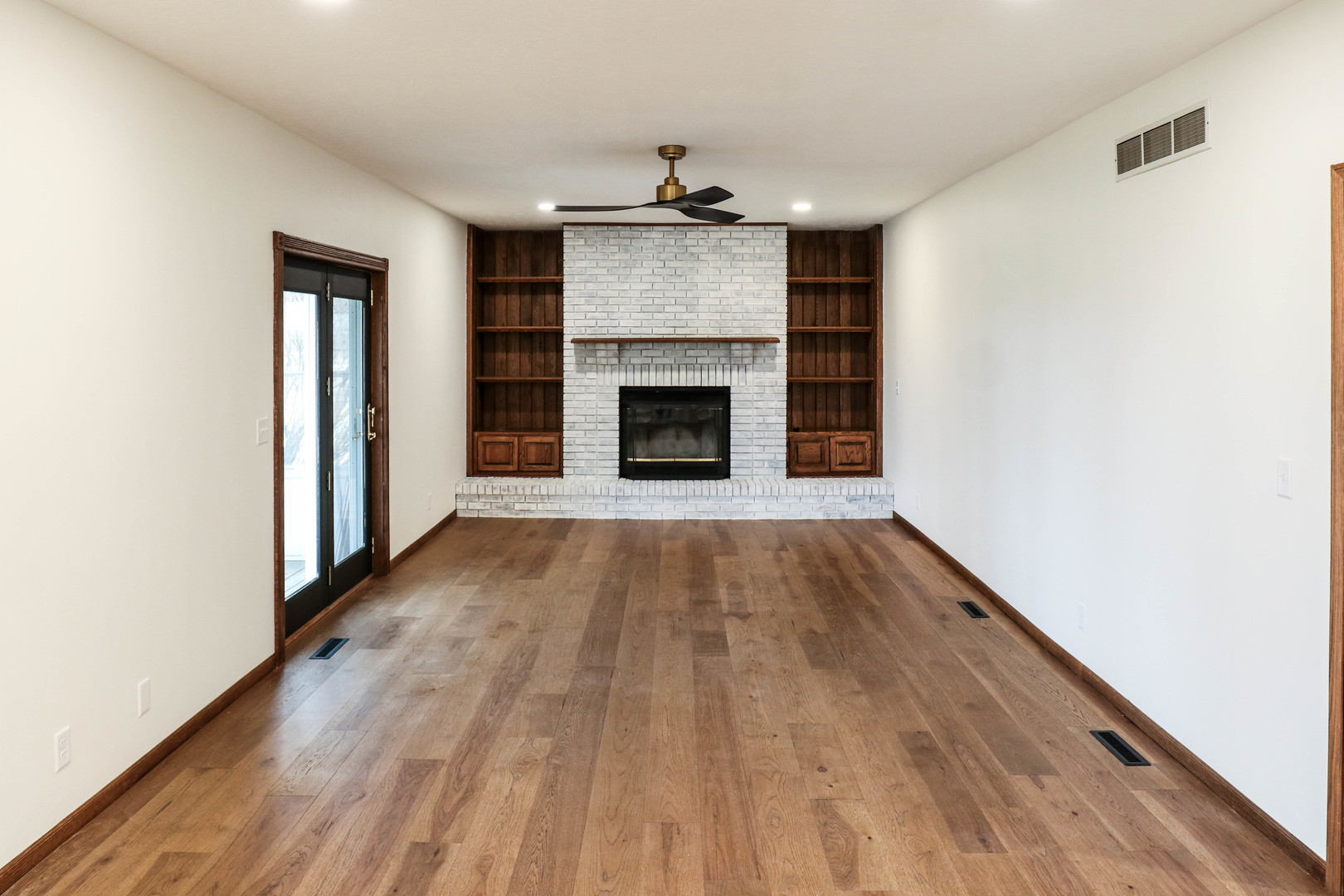 13015 E 2200 N Road, Hudson, IL 61748