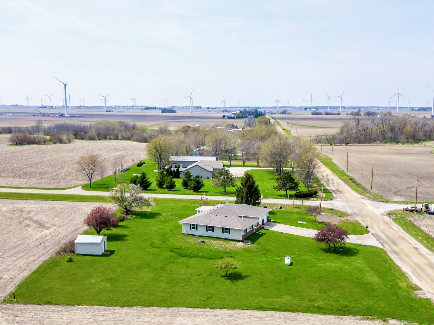 13015 E 2200 N Road, Hudson, IL 61748