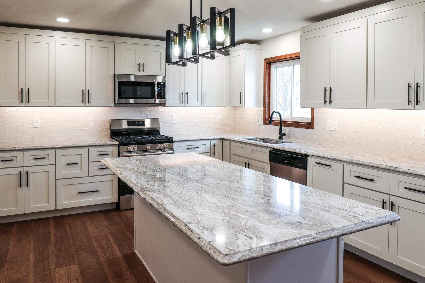 13015 E 2200 N Road, Hudson, IL 61748