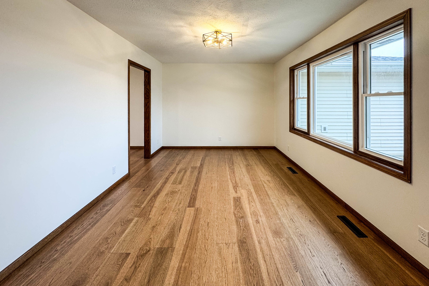 13015 E 2200 N Road, Hudson, IL 61748