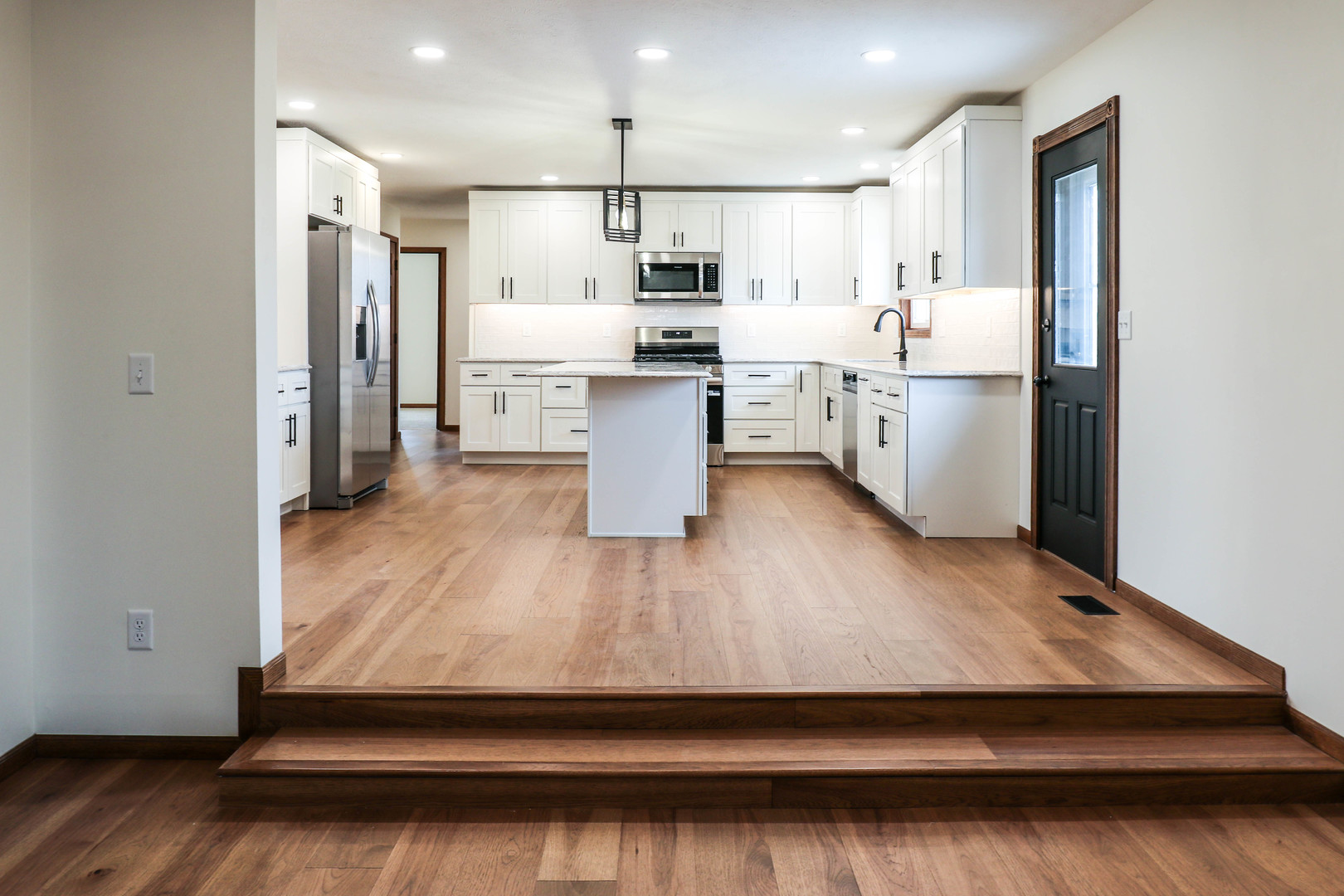 13015 E 2200 N Road, Hudson, IL 61748