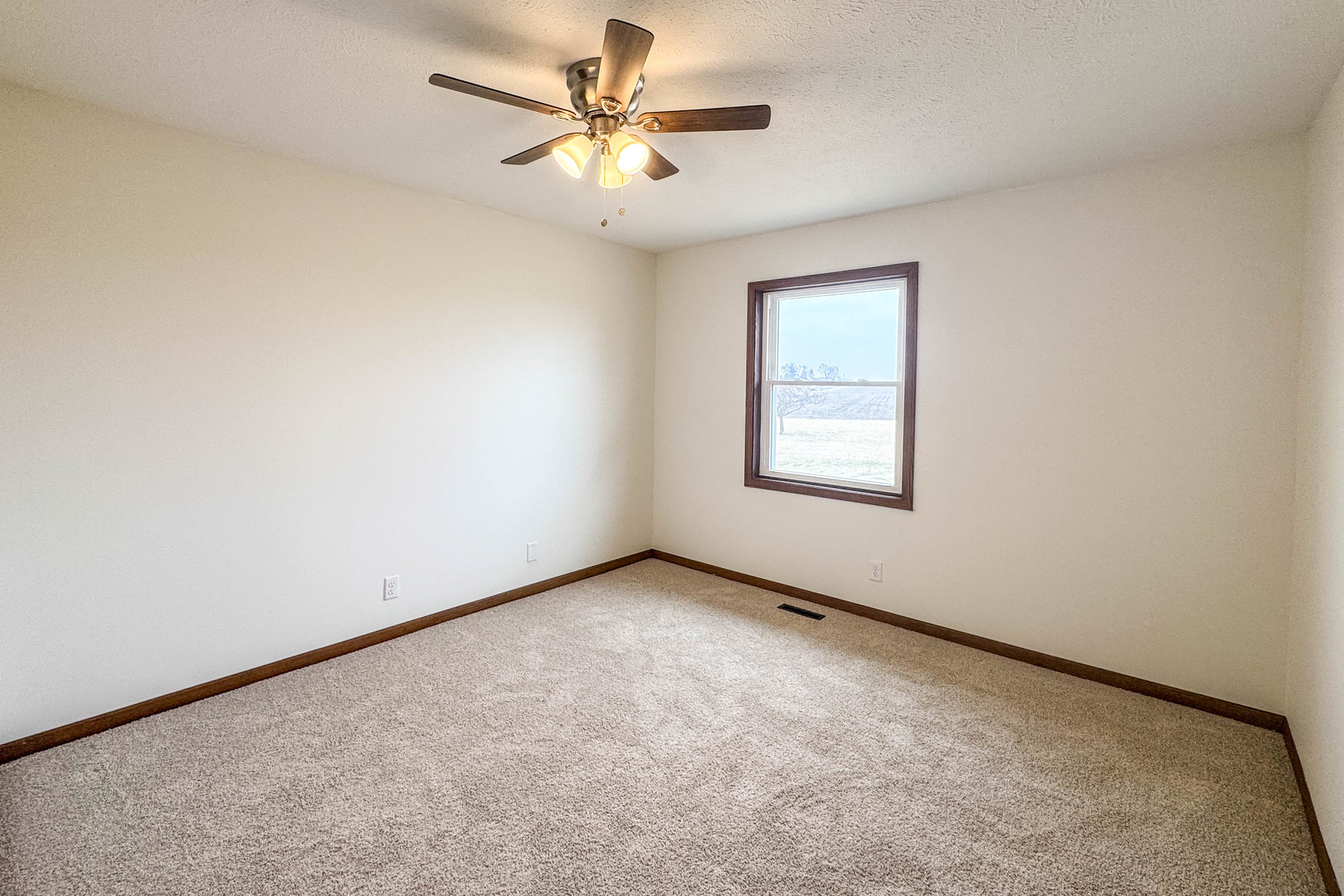 13015 E 2200 N Road, Hudson, IL 61748