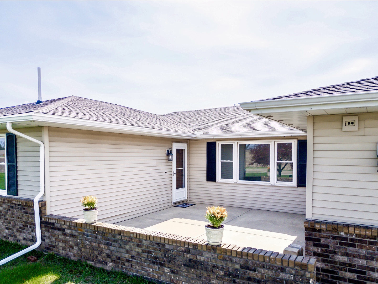 13015 E 2200 N Road, Hudson, IL 61748