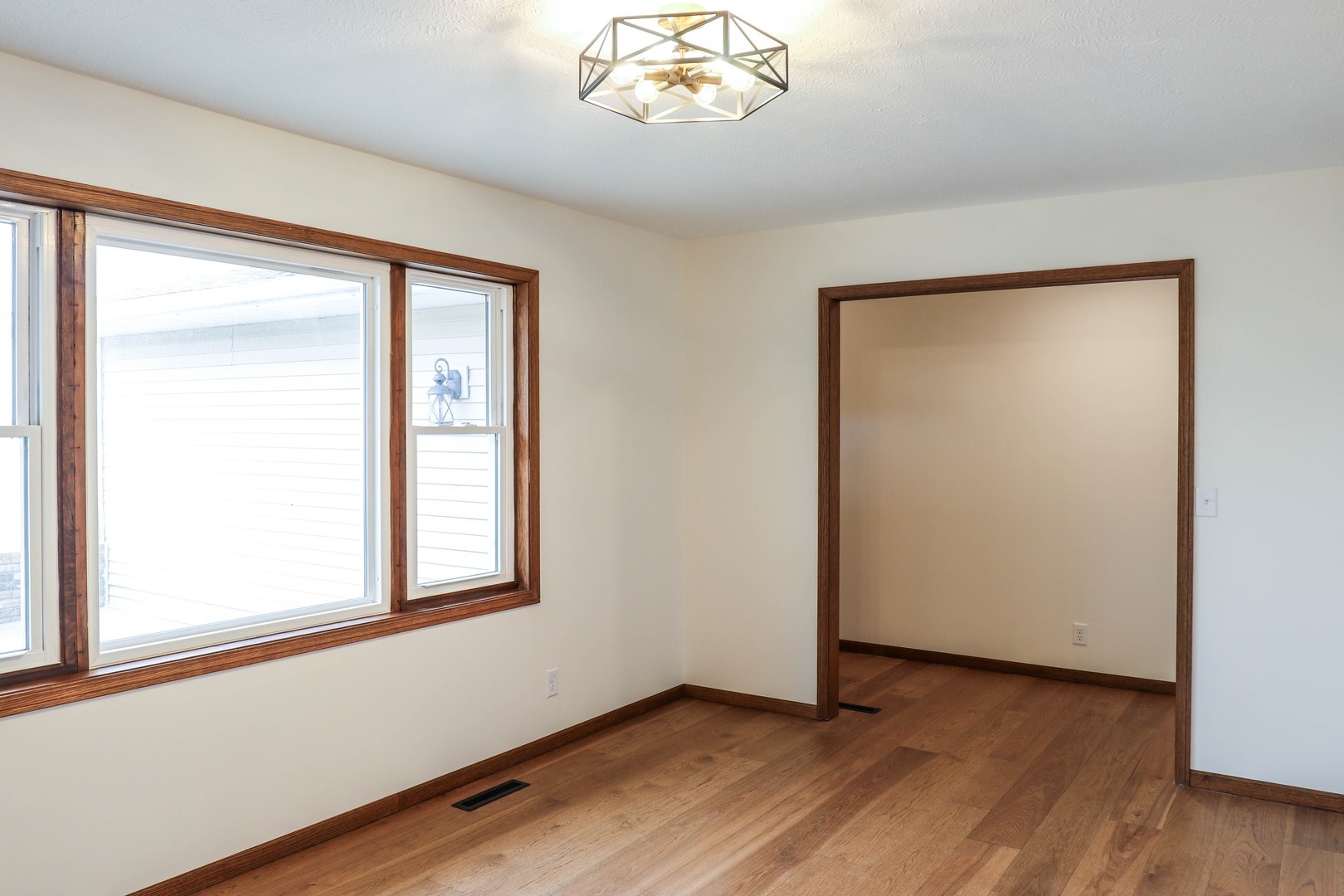 13015 E 2200 N Road, Hudson, IL 61748