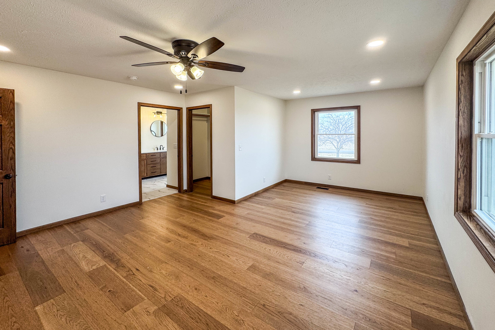 13015 E 2200 N Road, Hudson, IL 61748