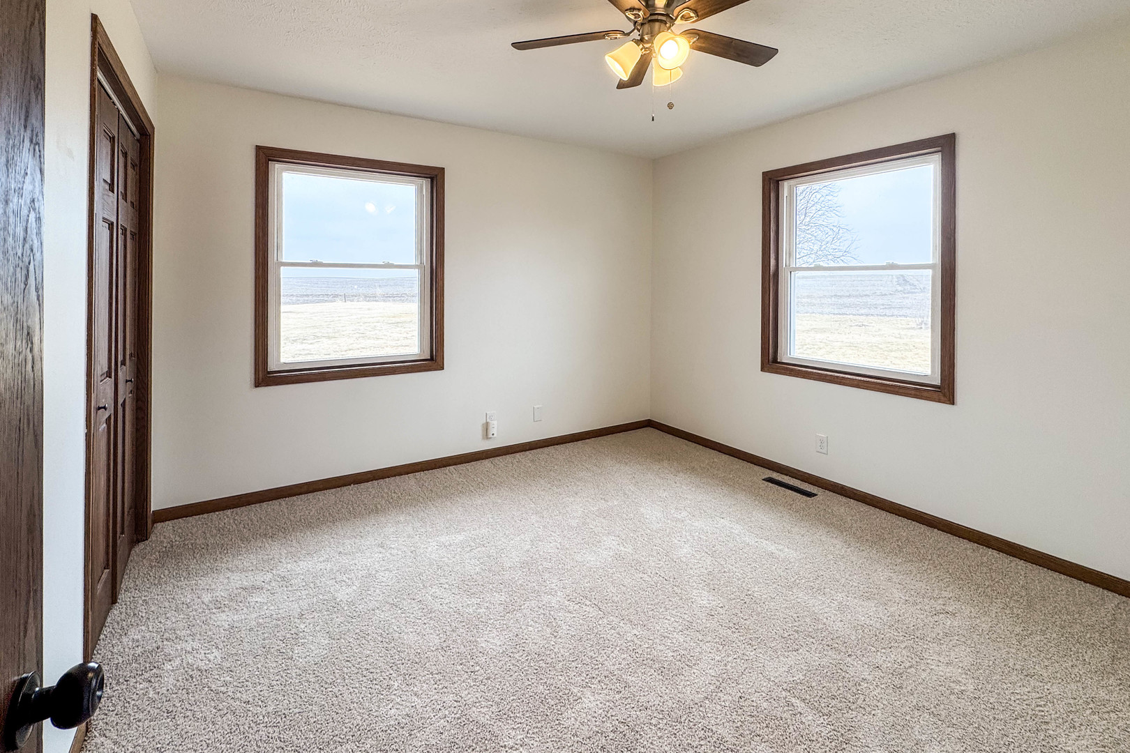 13015 E 2200 N Road, Hudson, IL 61748