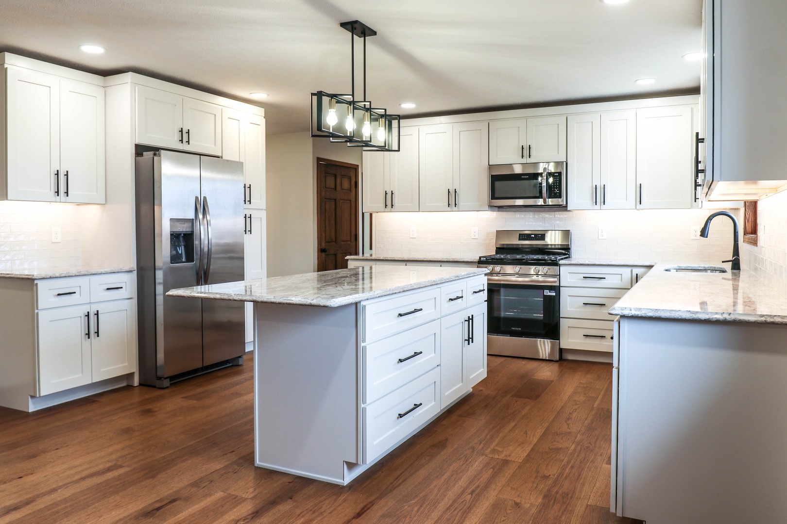 13015 E 2200 N Road, Hudson, IL 61748