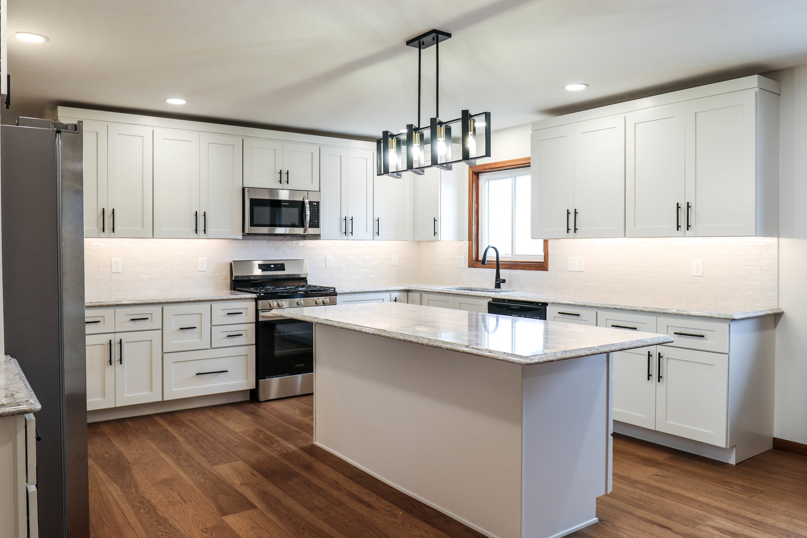 13015 E 2200 N Road, Hudson, IL 61748