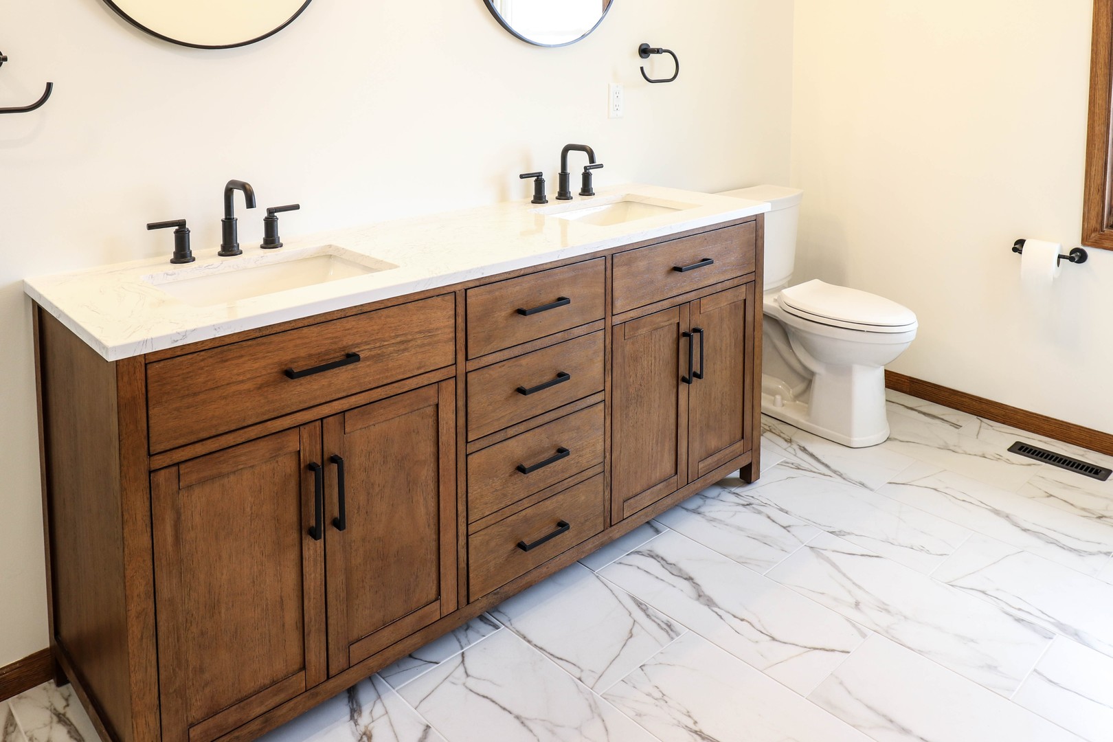 13015 E 2200 N Road, Hudson, IL 61748