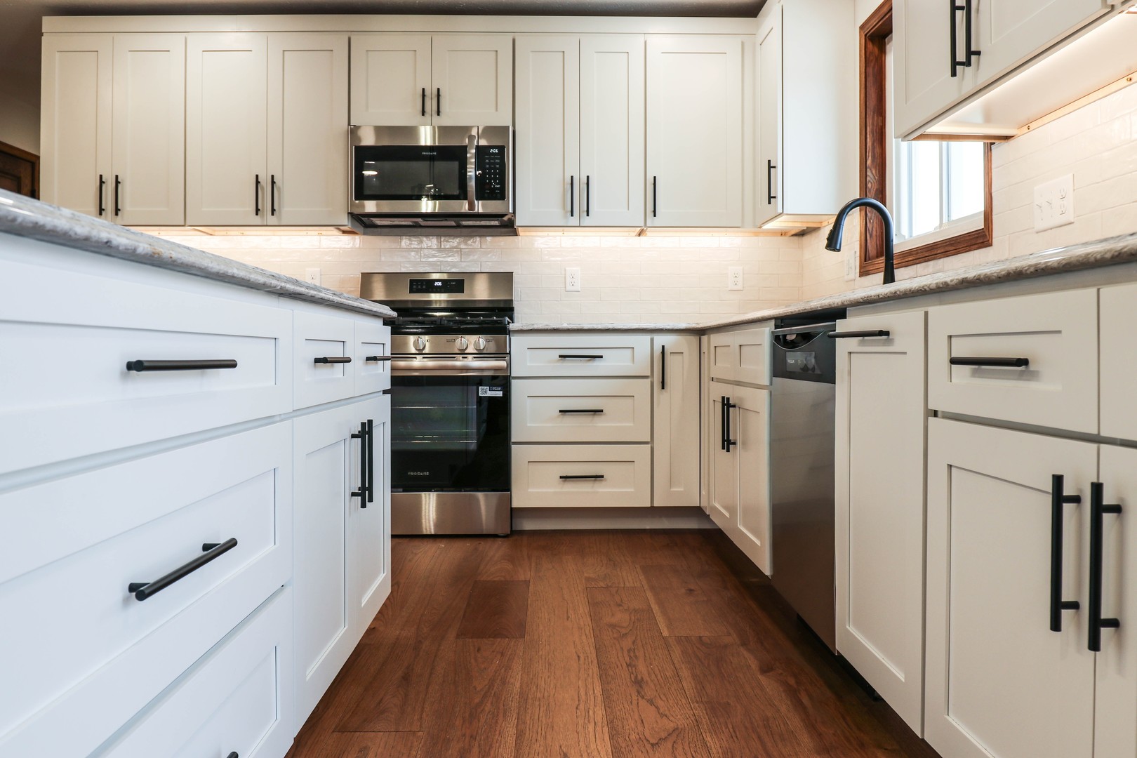 13015 E 2200 N Road, Hudson, IL 61748