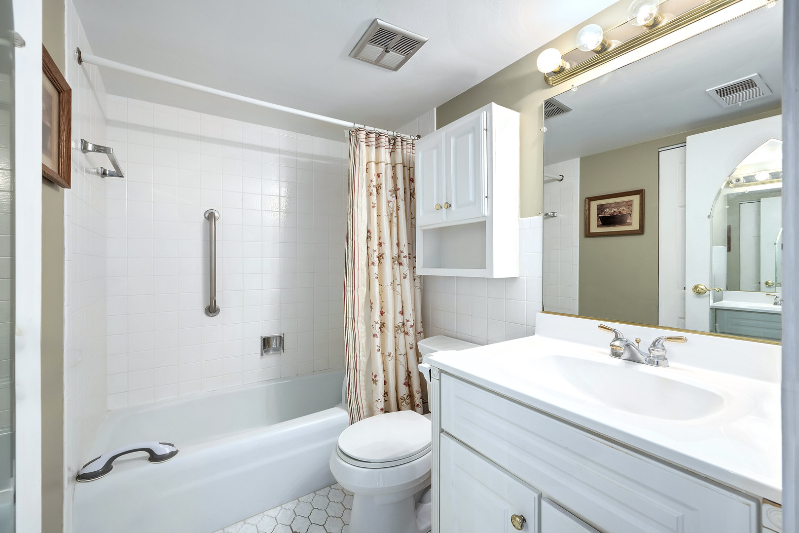 8025 WOODGLEN Lane #207, Downers Grove, IL 60516