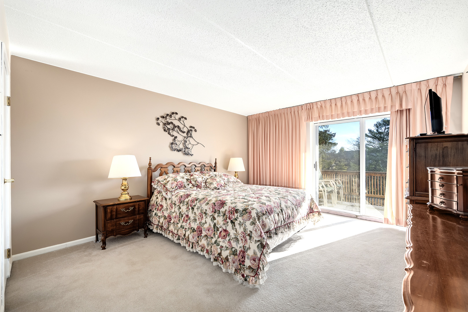 8025 WOODGLEN Lane #207, Downers Grove, IL 60516