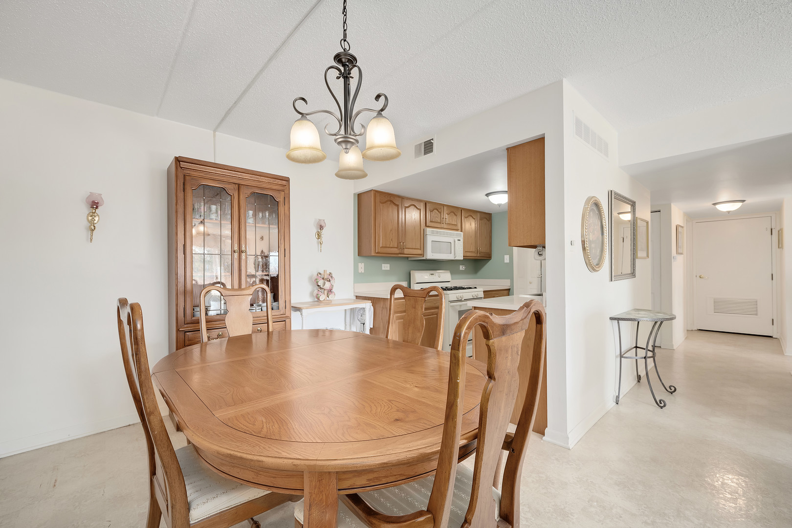 8025 WOODGLEN Lane #207, Downers Grove, IL 60516