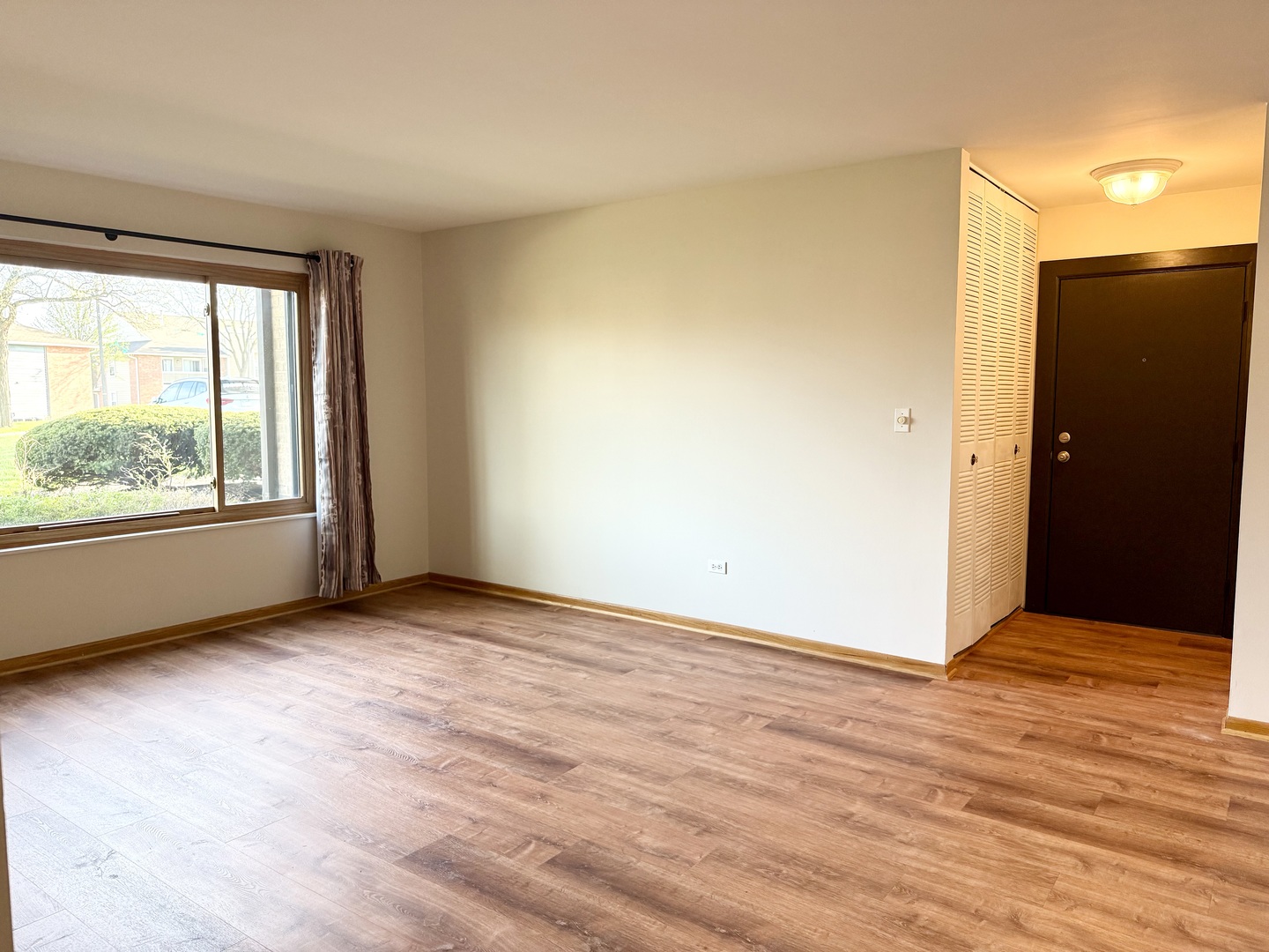 6156 Knoll Way Drive #36-103, Willowbrook, IL 60527